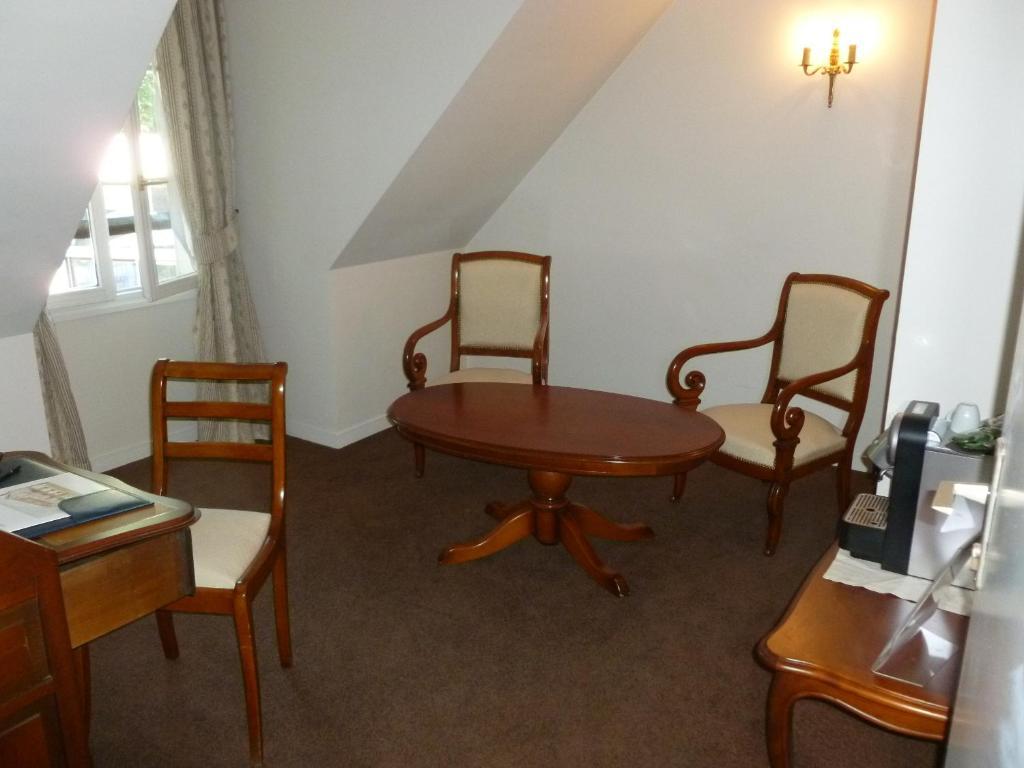 Hostellerie Du Royal Lieu Compiègne Kamer foto